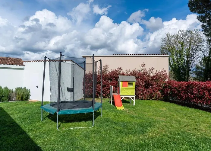 Ladora Vila Tar-Vabriga